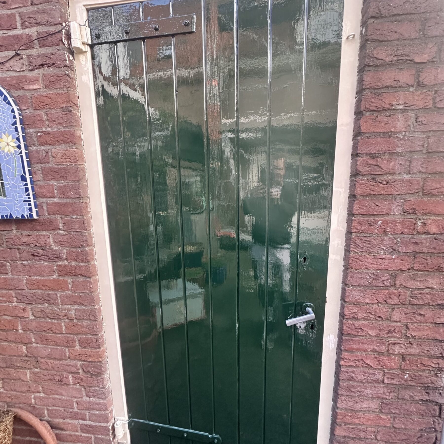 4 woningen – Schoonhoven (deur RAL 6009, kozijn RAL 1015, Veveo Celsor SB 4S) Deur in RAL 6009 met omlijsting in RAL 1015 – afgewerkt met Veveo Celsor Platina SB 4S hoogglans in Schoonhoven