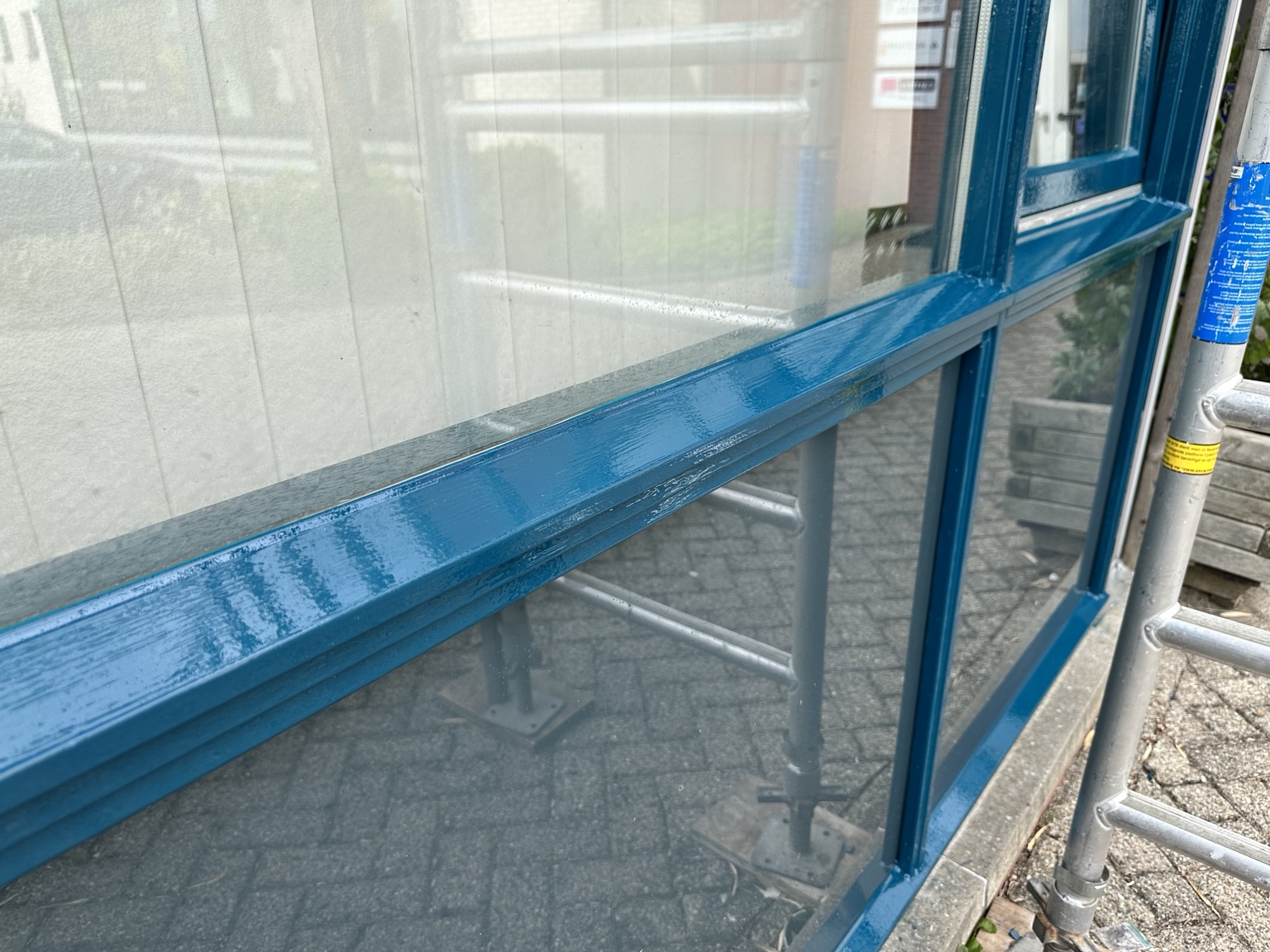 Hoogglans kozijnafwerking RAL 5020 Ocean Blue