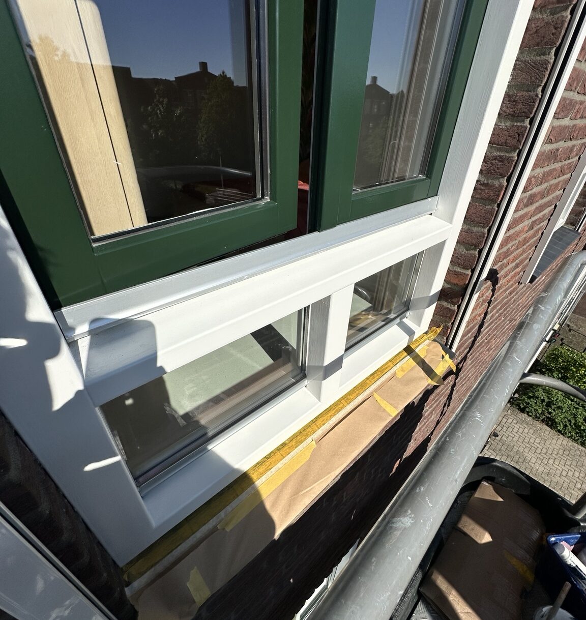 Kozijnen en draaiende delen geschilderd – VvE Bergambacht