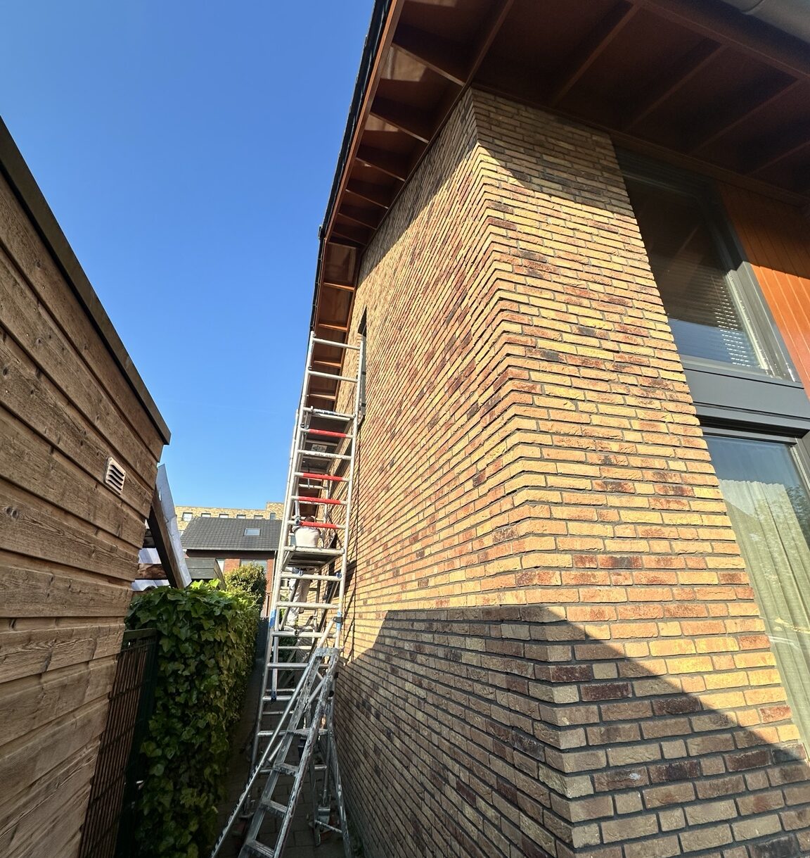 steigerwerk-buitenschilderwerk-alphen-aan-den-rijn Steigerwerk voor buitenschilderwerk aan woning in Alphen aan den Rijn