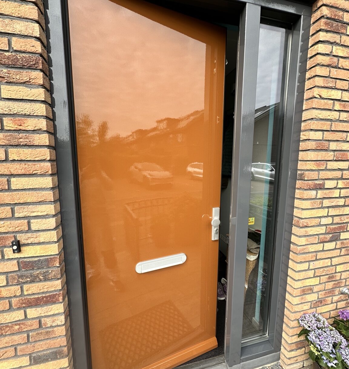 voordeur-ral-8003-leembruin-sigma-s2u-allure Voordeur geschilderd in RAL 8003 Leembruin met Sigma S2U Allure Gloss